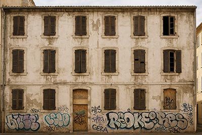 Insalubrité et squats à Marseille le casse tête des propriétaires